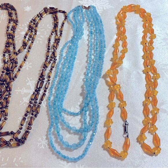 Vintage Japan & Hong Kong Necklaces Set of 3 Various Sizes & Lengths Gorgeous - Picture 2 of 3